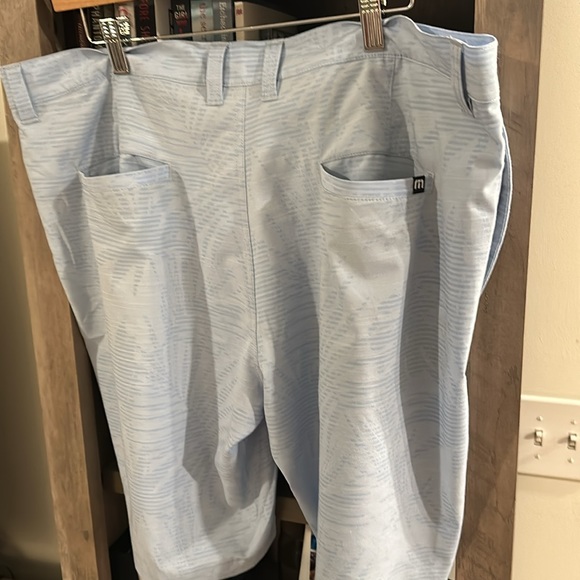 Travis Mathew palm tree design shorts - Picture 3 of 3